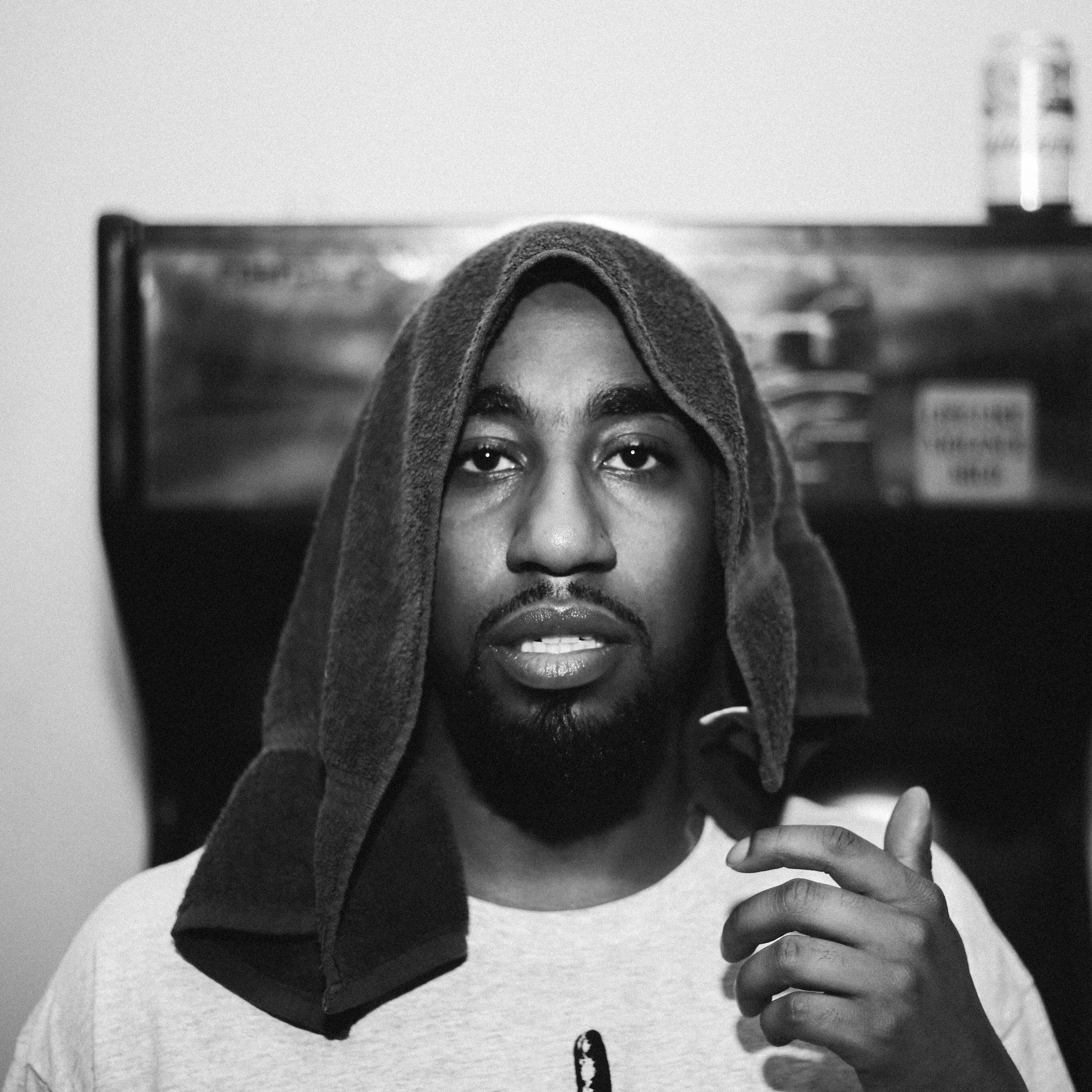 Read more about the article Elijah Bank$y Introduces Himself To The World In “Two Weeks” (Review & Stream)