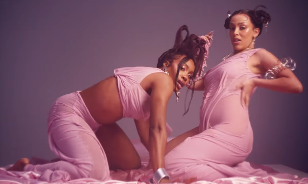 Read more about the article Doja Cat & SZA Unite For “Kiss Me More”