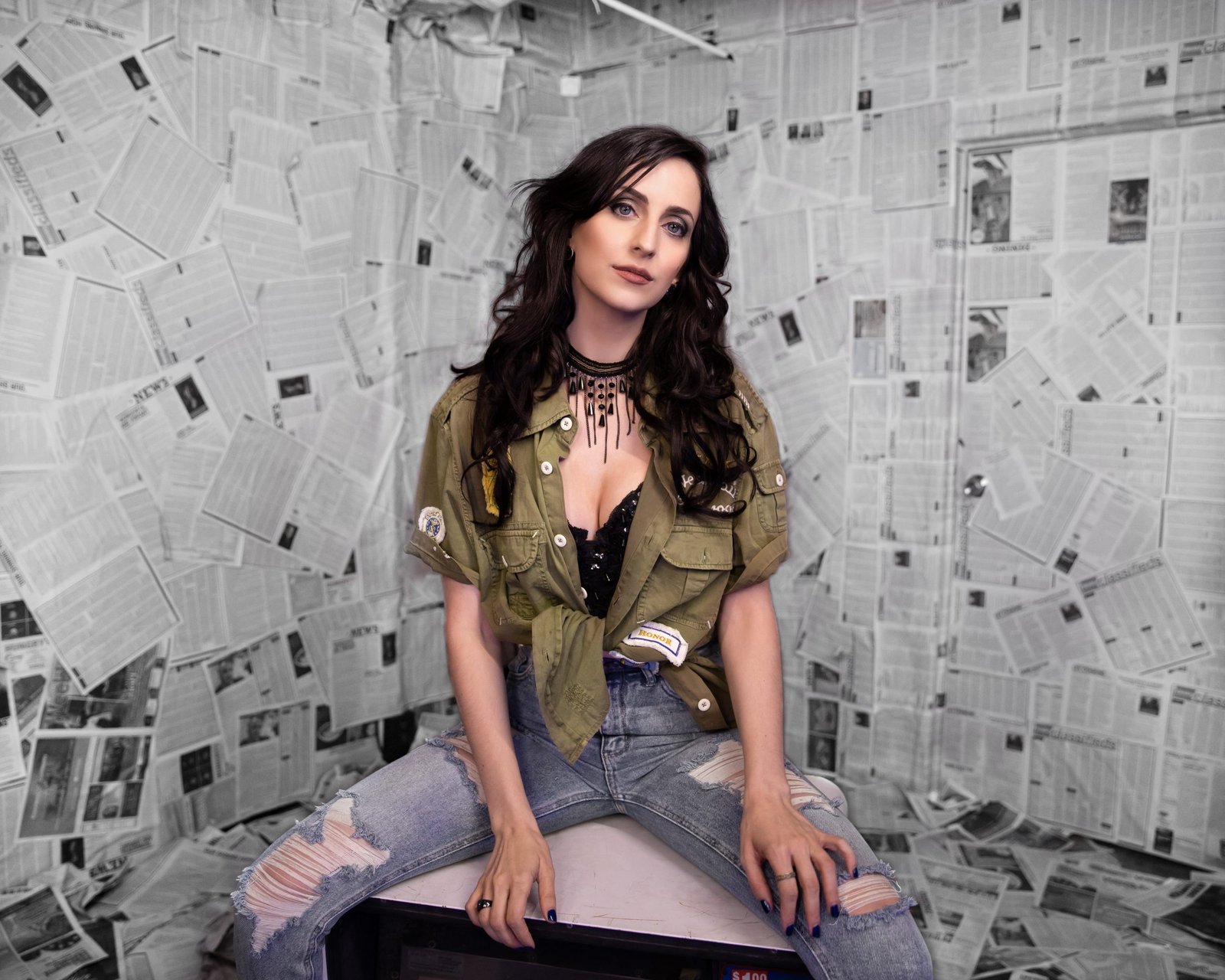 Read more about the article Nadia Vaeh Created A New Summer Jam With “Never Leave The Basement”
