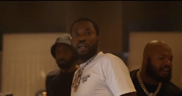 Read more about the article Meek Mill Goes Off In “Flamerz Flow”