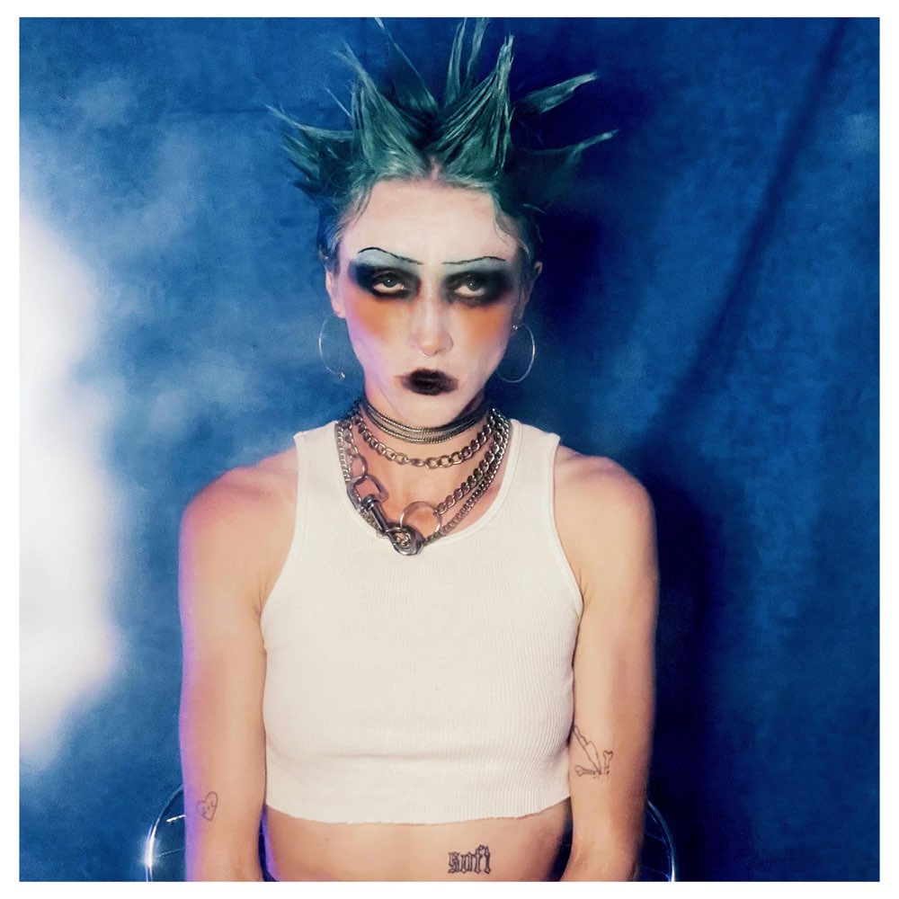 Read more about the article Two Fang Plunges Into A Wave Of Intensity With “Ice Cream” 