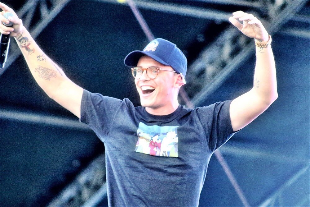 Read more about the article Logic Has Some Fun In “Live From The Country”