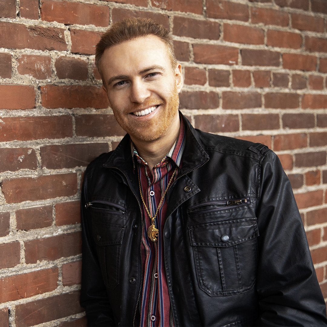 Read more about the article Justin S. Grant Woos A Gorgeous Woman In “Fuego N’ Ice”