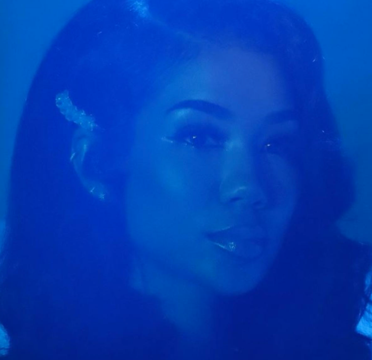 Read more about the article Jhene Aiko Rereleases “Wrap Me Up” Just In Time For Christmas