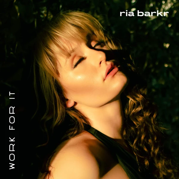 Read more about the article Ria Barkr Radiates Self-Love with “work for it”