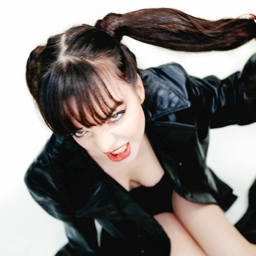 Read more about the article Ally Ahern Is Cute On “My Posters”