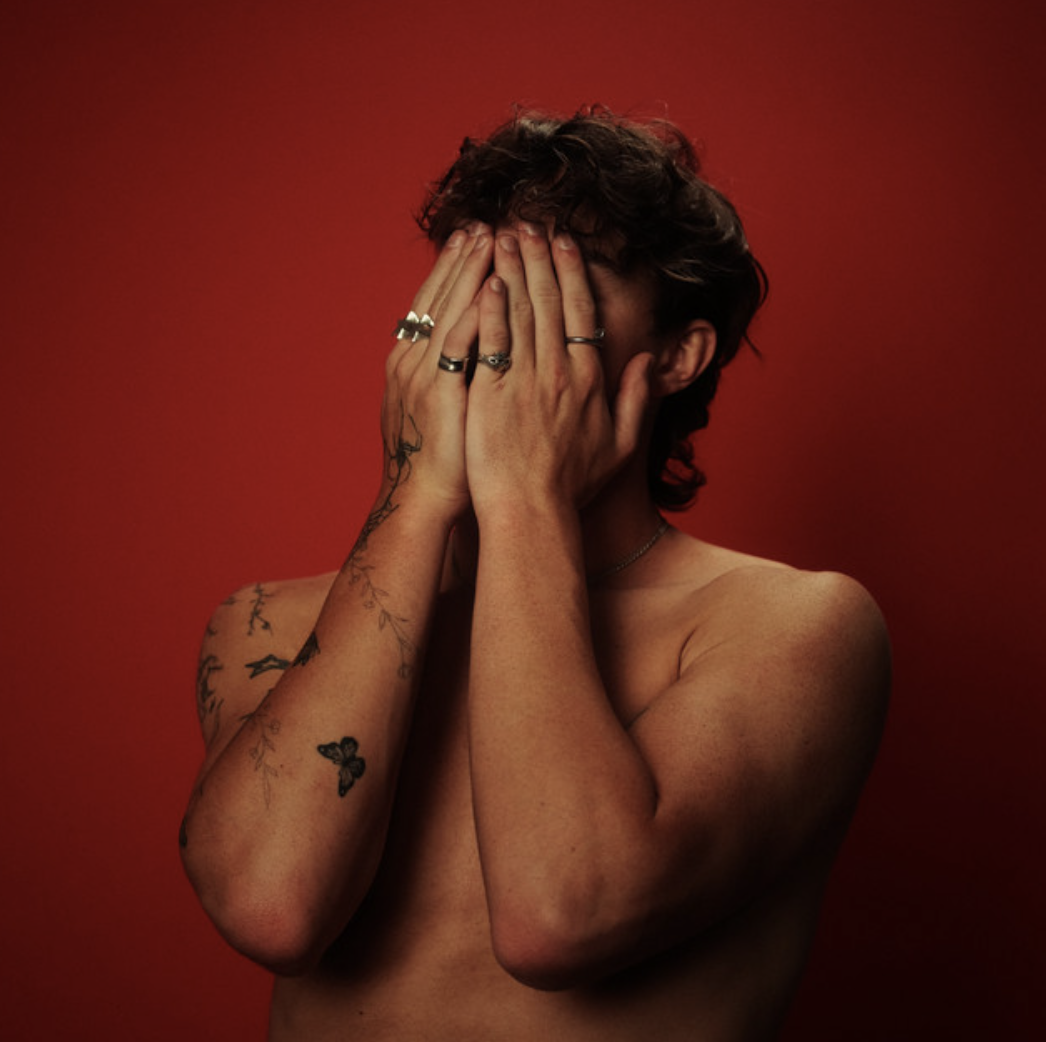 Read more about the article Thomas Day Mesmerizes In “Paper Cup”
