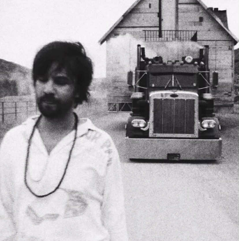 Read more about the article Travis Scott Praises Tame Impala’s New Album “Deadbeat”